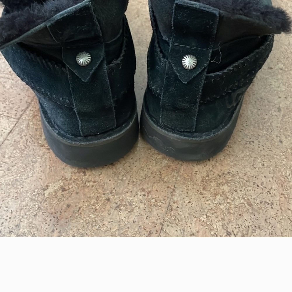 UGG McKay Black Low Boots Size 6 - Picture 3 of 8